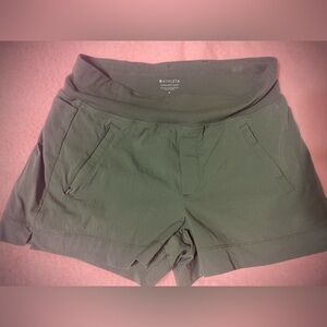 Athleta Women's Green yoga Shorts sz4